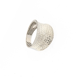 anello in oro sfaccettato diamantato