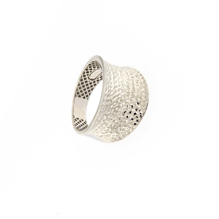anello in oro sfaccettato diamantato