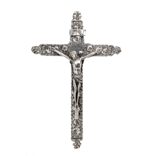 croce con Cristo e decori in argento