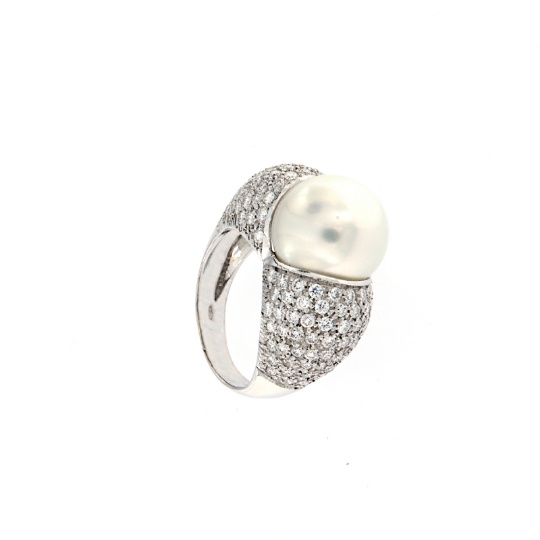 anello con perla e diamanti bombato