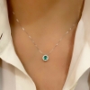 Collana con pendente in diamanti e smeraldo 