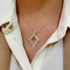 Collana con pendente nei tre colori dell’oro e diamanti 