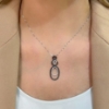Collana con pendente in diamanti bianchi e neri 