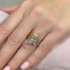 Anello in oro giallo e bianco ad intreccio 