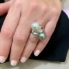 Anello contrariè con diamanti e perle bianca e grigia