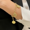 Bracciale in oro giallo con monete pendenti 