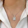 Collana con pendente in diamanti tondi e baguette