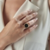 Anello in argento dorato ed onice