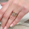 Anello in oro a fili bianchi e gialli