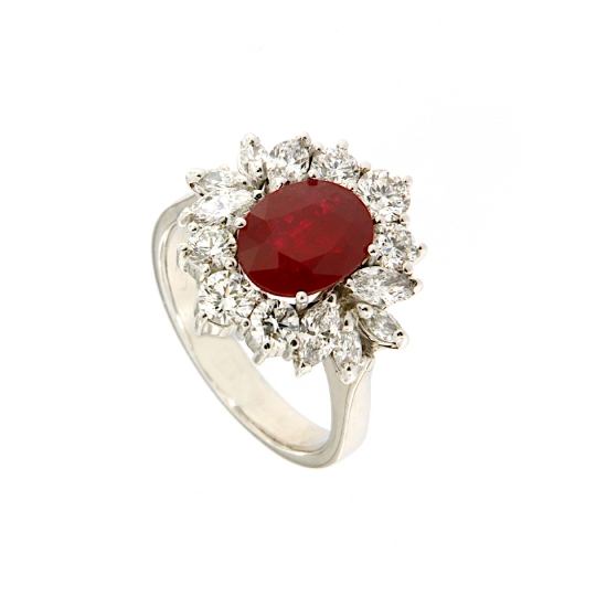 Anello con rubino e diamanti