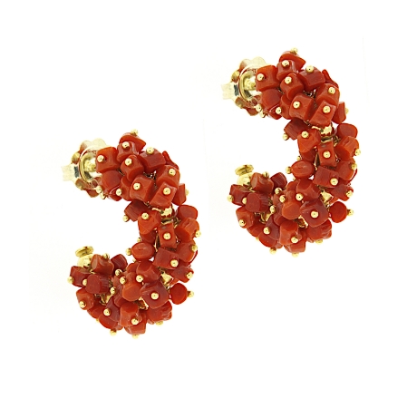 Orecchini in argento a cerchio con corallo
