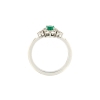 Anello con smeraldo e  diamanti a giro