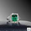 Anello con smeraldo e diamanti taglio triangolo 
