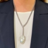 Collana in oro con perla barocca e diamanti 