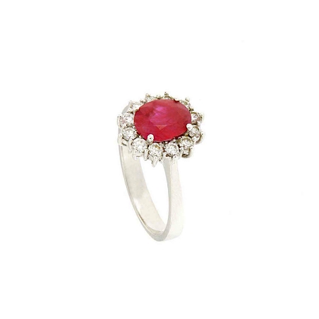 Anello con rubino girato di diamanti