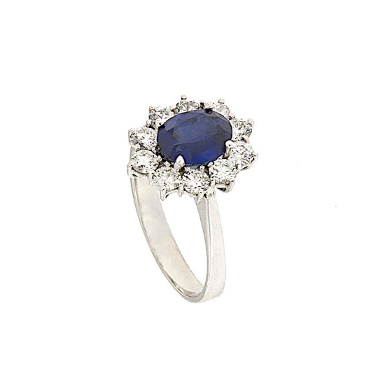 Anello con zaffiro e giro di diamanti