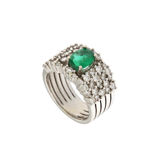 anello a fascia smeraldo e diamanti