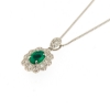 collana con pendente di smeraldo e diamanti