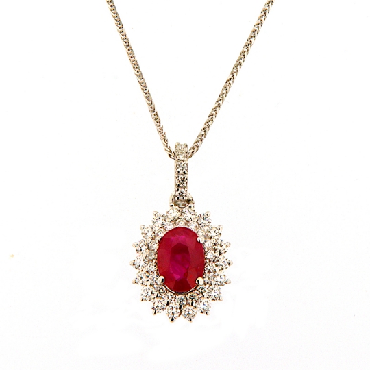 Collana con rubino e diamanti