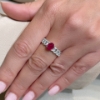 Anello grumette con diamanti e rubino
