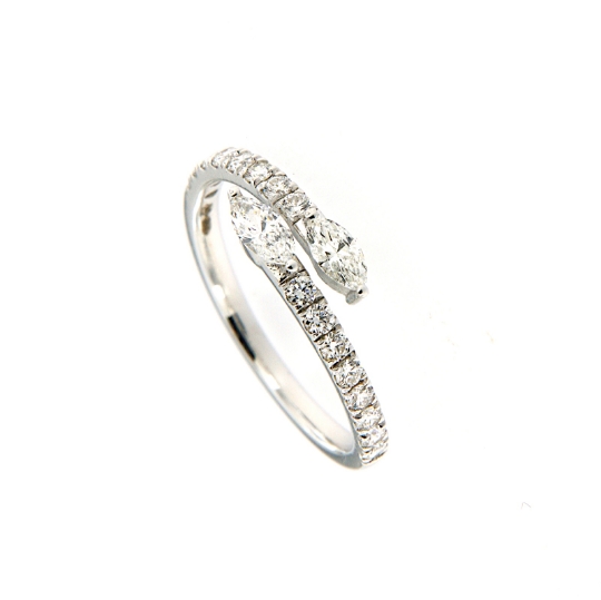 Anello contrariè con diamanti taglio navettes
