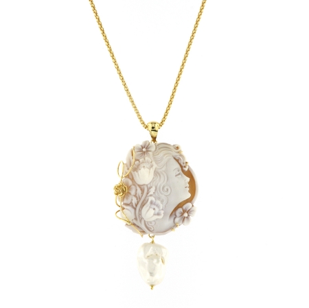 collana in argento con pendente in cammeo e perla