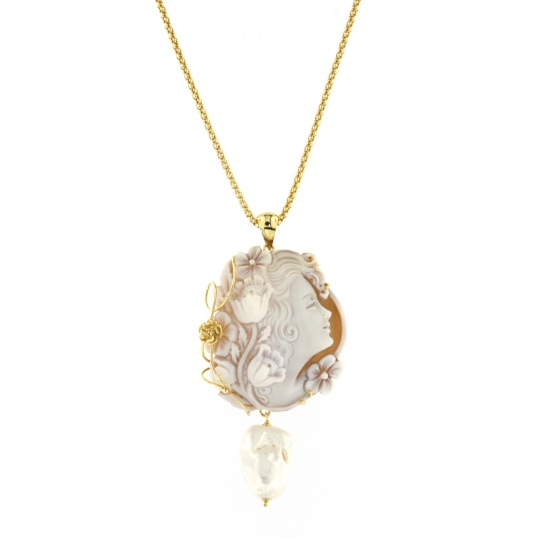 collana in argento con pendente in cammeo e perla