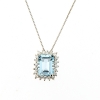 Collana con acquamarina rettangolare e giro di diamanti