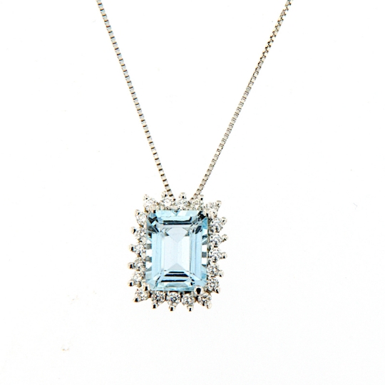 Collana con acquamarina rettangolare e giro di diamanti