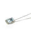 Collana con acquamarina rettangolare e giro di diamanti