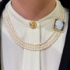 Collana a tre fili di perle con cammeo