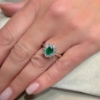 Anello con smeraldo e diamanti a giro