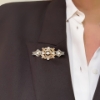 Spilla in argento stile antico con madreperla
