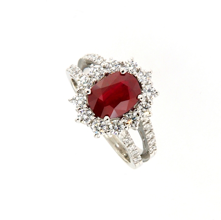 Anello con rubino e diamanti a giro