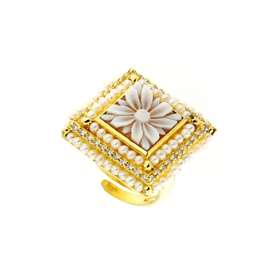 anello in argento quadrato con cammeo e perle