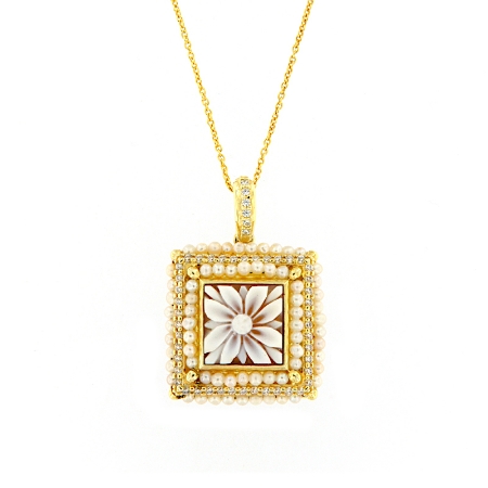 Collana in argento con pendente quadrato con cammeo e perle