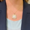 Collana in argento con pendente quadrato con cammeo e perle