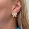 Orecchini fiore in argento con perle e zirconi