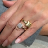Anello contrariè con zirconi e saponetta satinata squadrata